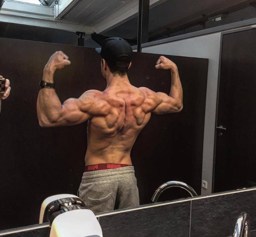 4个能让背部变宽的训练动作,背部如何发力练背肌无器材