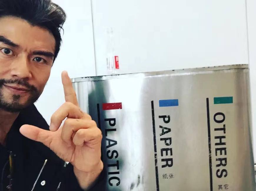 唐文龙颜值巅峰,唐文龙与路人合影