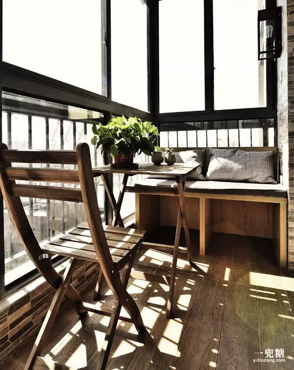 如何将2m*1m的小阳台变身阅读角？