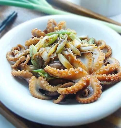 墨鱼章鱼鱿鱼哪个适合做冷菜,章鱼鱿鱼墨鱼哪种酱爆好吃