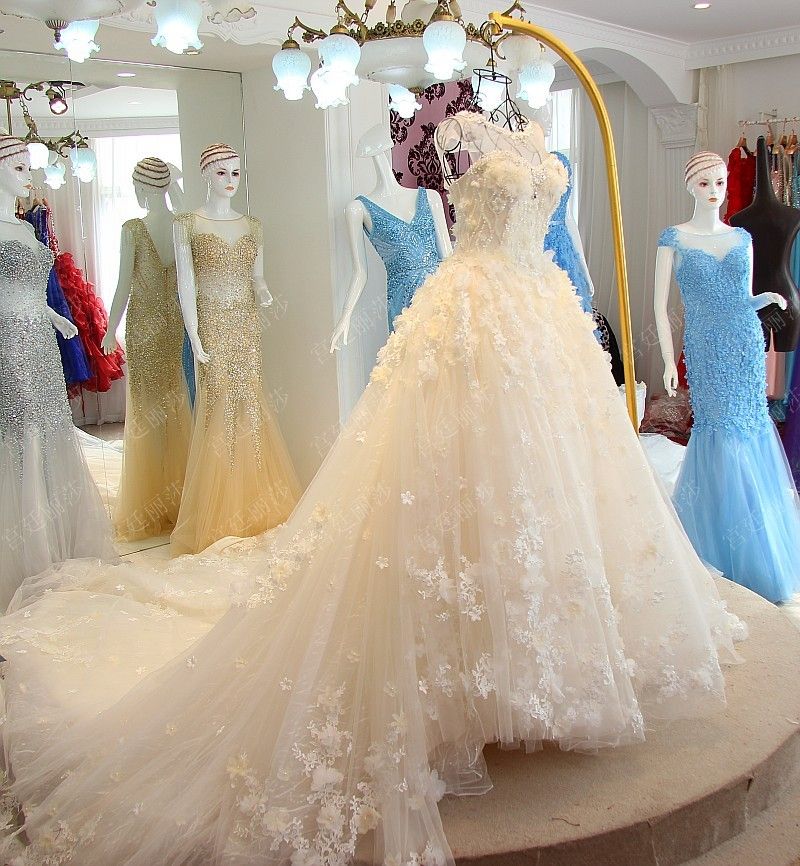 婚礼新娘婚纱怎么选,如何根据婚礼场地选婚纱