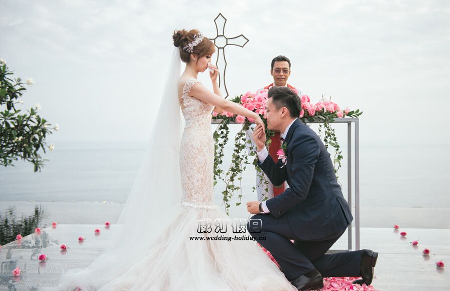 婚礼新娘婚纱怎么选,如何根据婚礼场地选婚纱