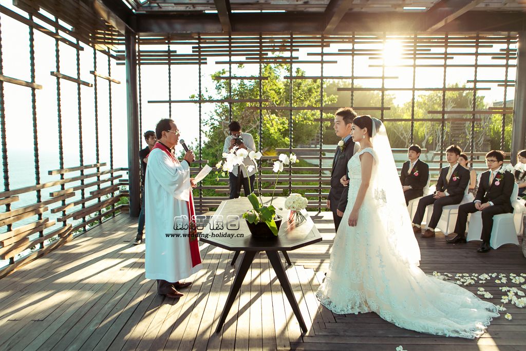 婚礼新娘婚纱怎么选,如何根据婚礼场地选婚纱