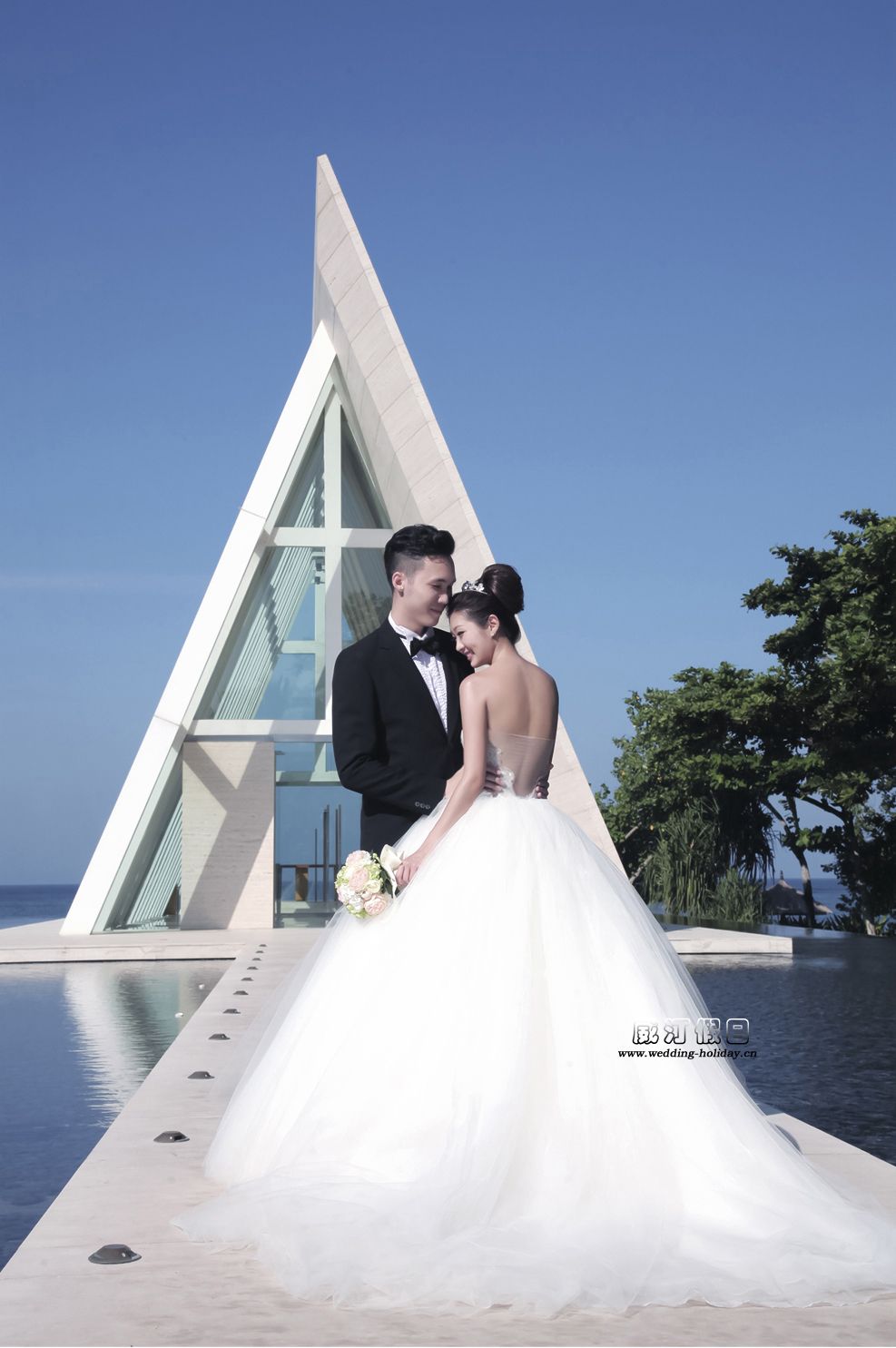 婚礼新娘婚纱怎么选,如何根据婚礼场地选婚纱