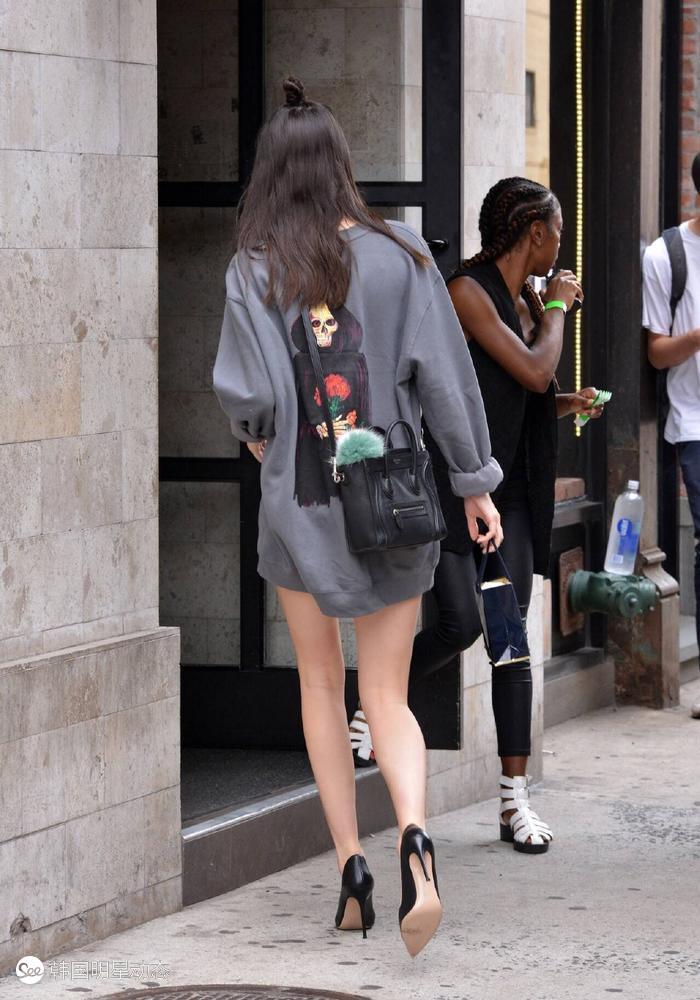 今年不流行穿短裤吗,为什么今年不流行穿裙子了呢