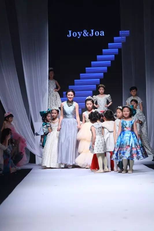 大牌经典童装发布会,儿童春夏服装发布会