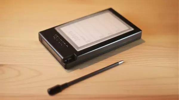 人人模仿苹果的时代，还有谁在做自己？