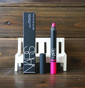 韩剧鬼怪女主口红色号,韩剧女主最爱的玫红色口红