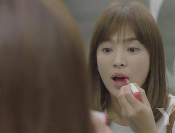 韩剧鬼怪女主口红色号,韩剧女主最爱的玫红色口红