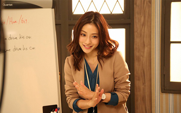 韩剧鬼怪女主口红色号,韩剧女主最爱的玫红色口红