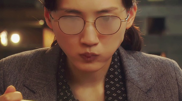 韩剧鬼怪女主口红色号,韩剧女主最爱的玫红色口红