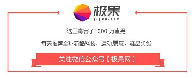 流浪汉用垃圾桶造房子,流浪汉自己用木头建了个房子