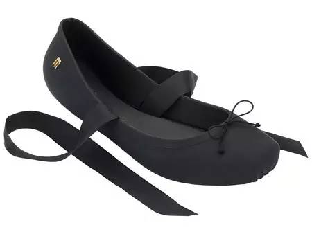 下雨天怎么能没有一双雨靴 (下雨天有必要穿雨靴吗)