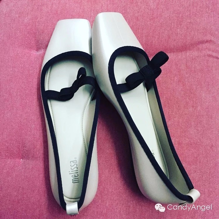 下雨天怎么能没有一双雨靴 (下雨天有必要穿雨靴吗)