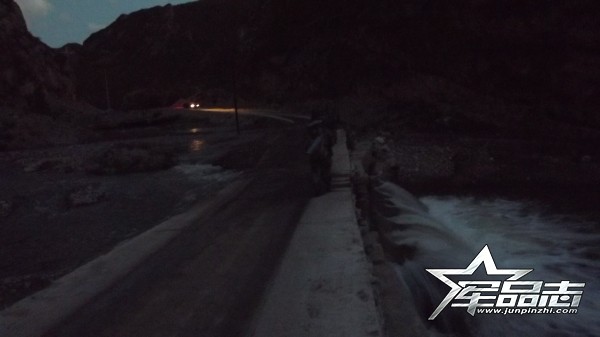 07式军靴和17式军靴对比,中国陆军07式军靴