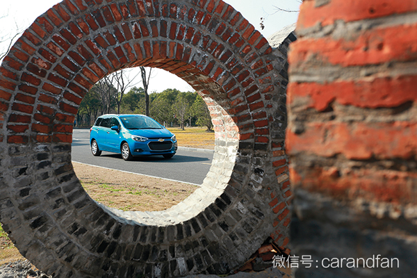 雪佛兰乐风rv自动挡操作说明视频,雪佛兰乐风rv升级高级中央扶手箱