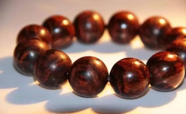 79年属羊的适合佩戴什么手串,属羊人2024年佩戴的手链