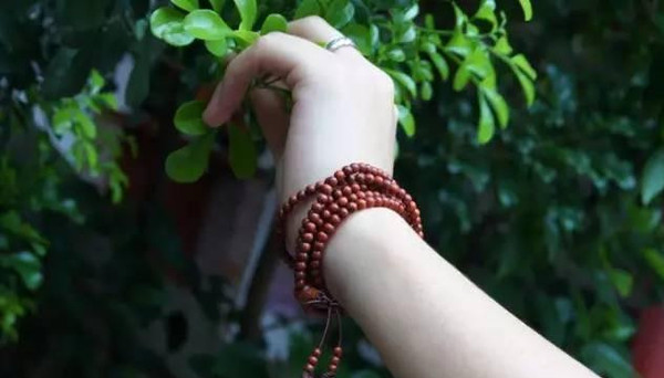 79年属羊的适合佩戴什么手串,属羊人2024年佩戴的手链