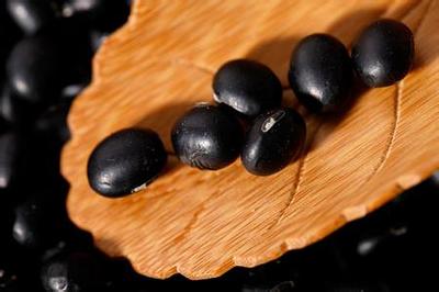 经常吃黑豆黑米黑芝麻有何好处,长期喝黑豆黑芝麻黑米粉的好处