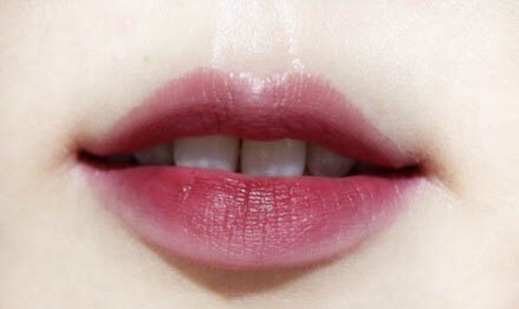 姨妈红唇膏推荐,阿玛尼405唇膏和口红哪个好看