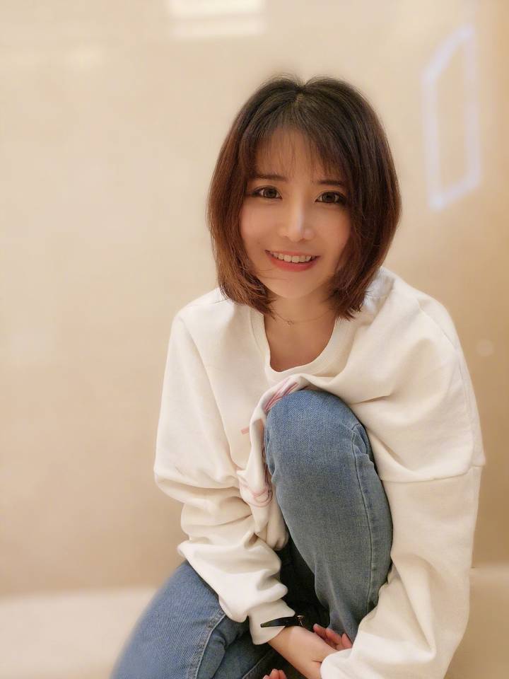 长发短发大美妞“陈一发”你爱哪个？买萌，唱歌，老司机发麻麻！