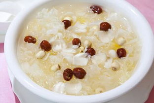 滋阴润燥的银耳莲子百合汤,滋补肾阴的百合