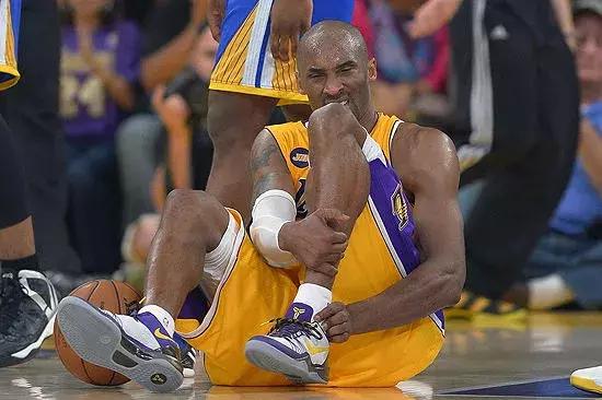 要不是球衣挂太高科比拿不到，勇士根本不会赢！