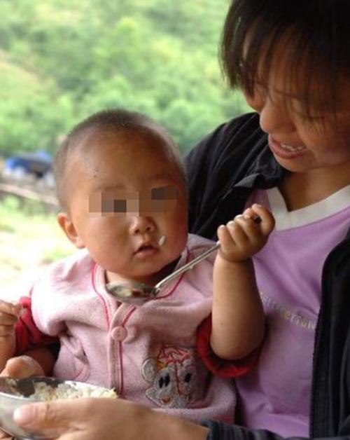 一岁宝宝起毒疙瘩正常吗,小孩身上出毒疙瘩怎么办