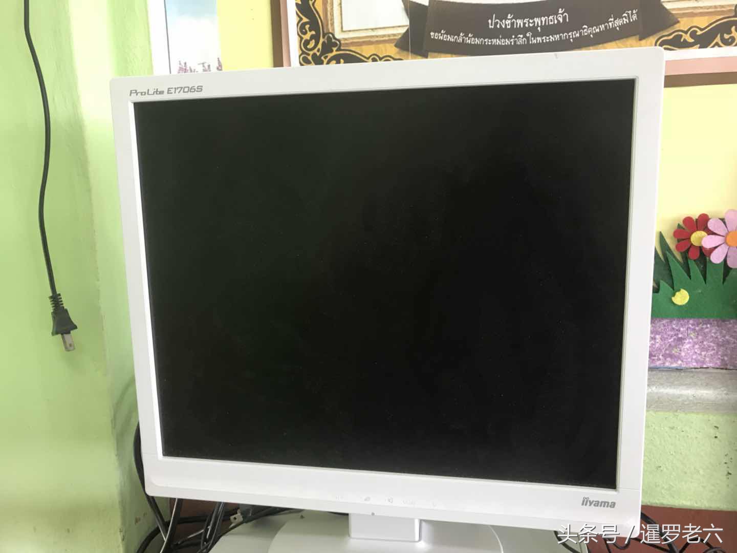 曼谷小学看见一台日本原装的爱普生电脑,您觉得能顺利玩吃鸡不?