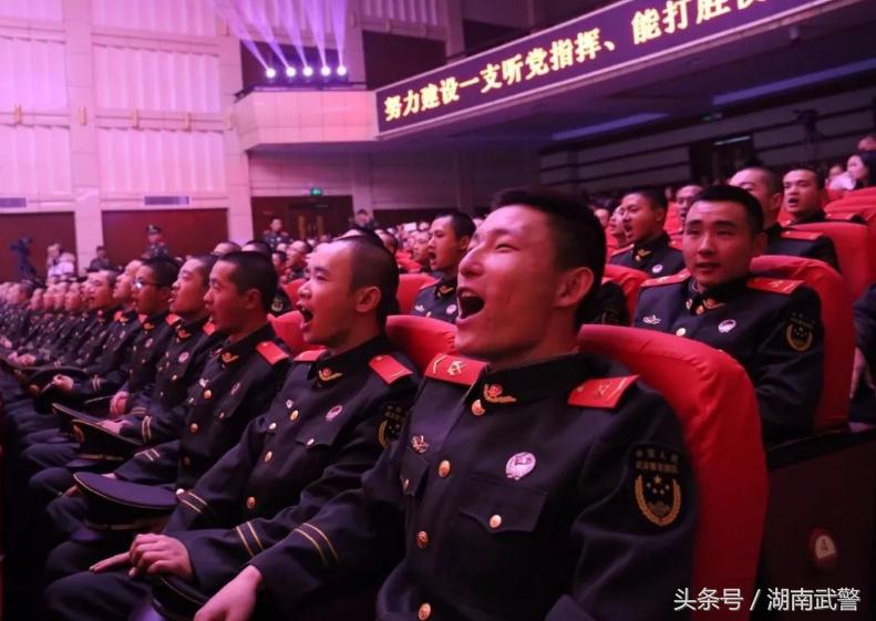 我向党旗敬个礼,我向党旗敬个礼范文