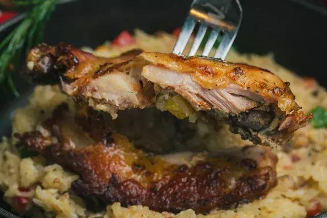 意面上种圣诞树，棉花糖变麋鹿，还有什么是这家餐厅做不到的！