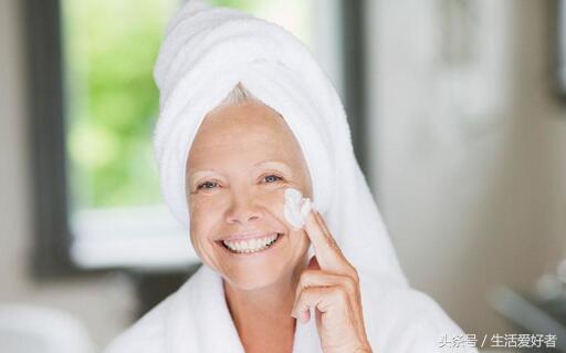 老人白头发怎么调理变黑发,老年人头发细软怎么改善