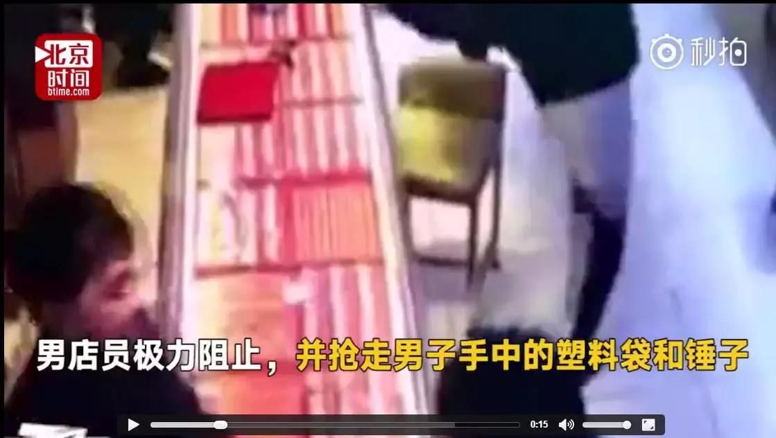 逗B奇闻丨姑娘重复订了机票，机票900，退票手续费1000元？！