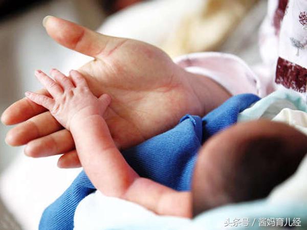 怀孕7周胎死腹中孕妇有什么症状,怀孕7个月孕妇死亡案