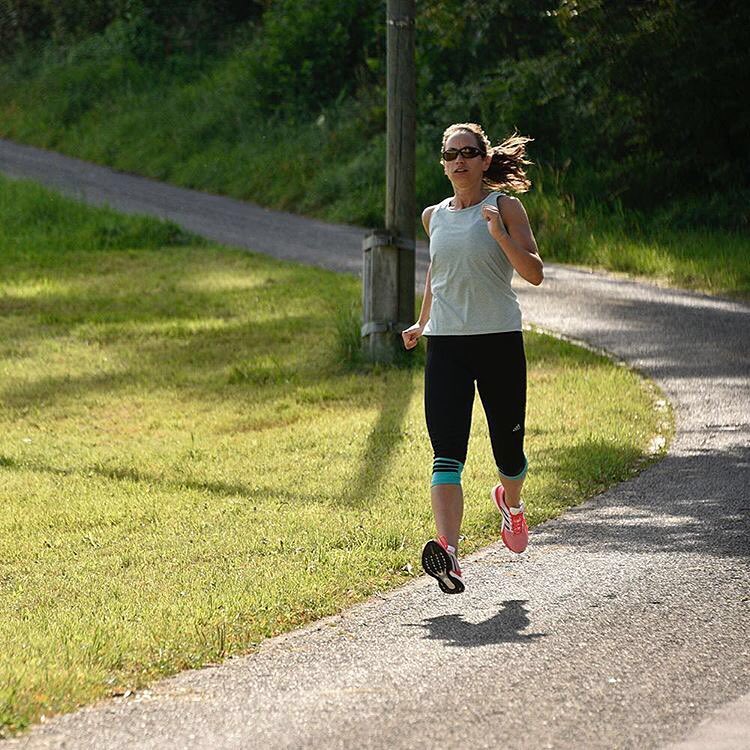 女性生理期如何安排训练,女性生理期最佳锻炼方法