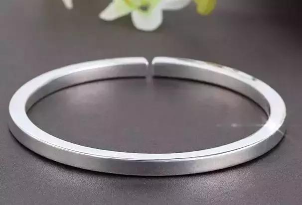 苗银藏银925银是纯银吗,怎么区分藏银纯银真假图片