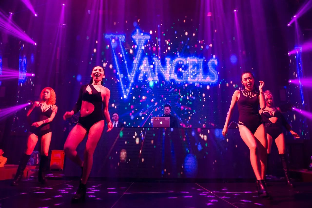 成都最高的酒吧,佳酿、美女、电音、轰趴,这个圣诞在这都能找到