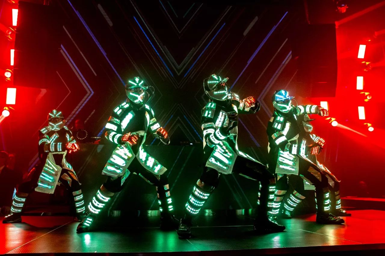 成都最高的酒吧,佳酿、美女、电音、轰趴,这个圣诞在这都能找到