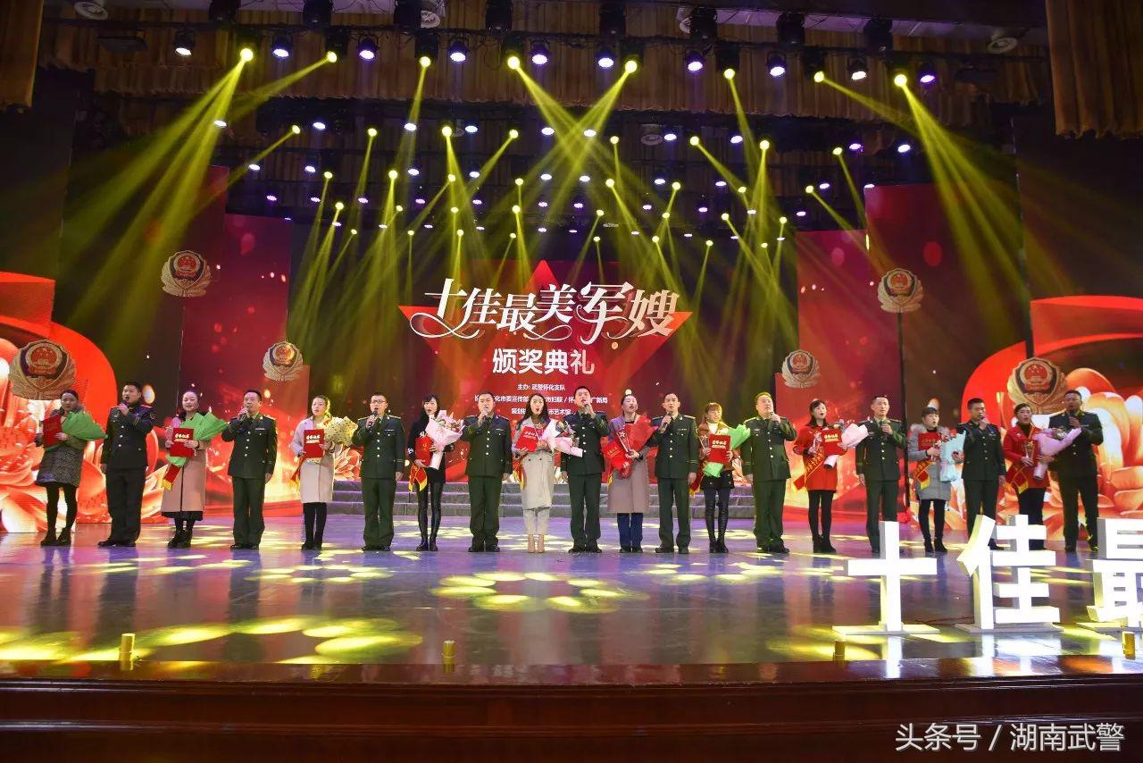 我向党旗敬个礼,我向党旗敬个礼范文