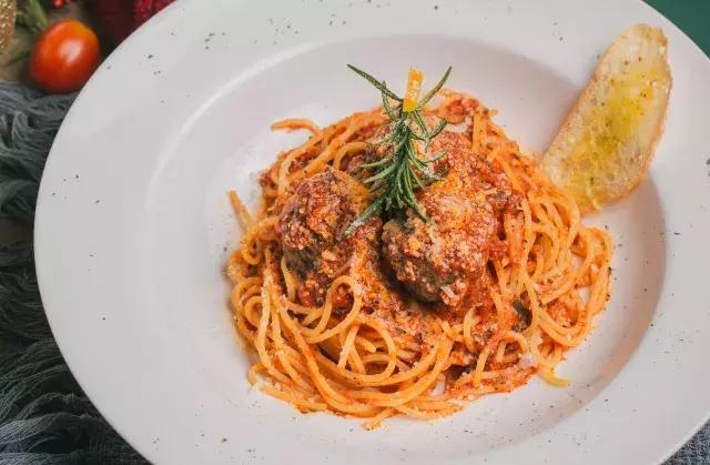 意面上种圣诞树，棉花糖变麋鹿，还有什么是这家餐厅做不到的！