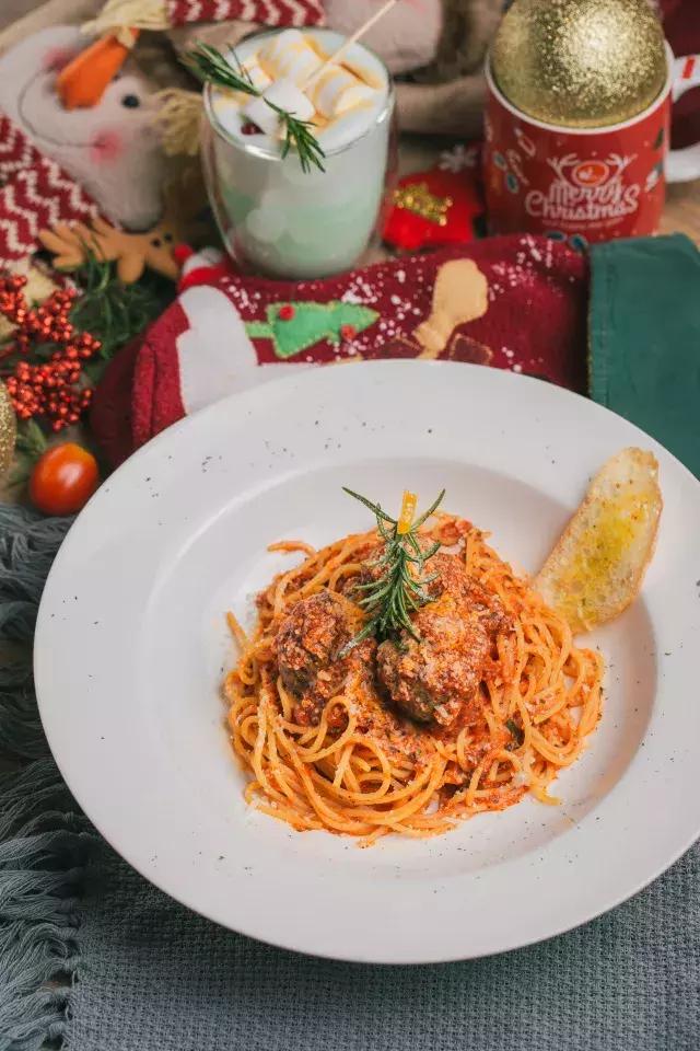 意面上种圣诞树，棉花糖变麋鹿，还有什么是这家餐厅做不到的！