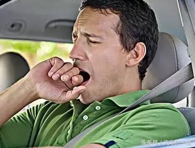 开车犯困扇脸怎么处理,开车打盹怎么办