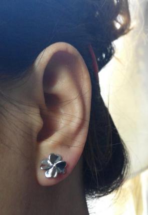 明星打耳洞痛到大叫,为什么明星打耳洞那么痛