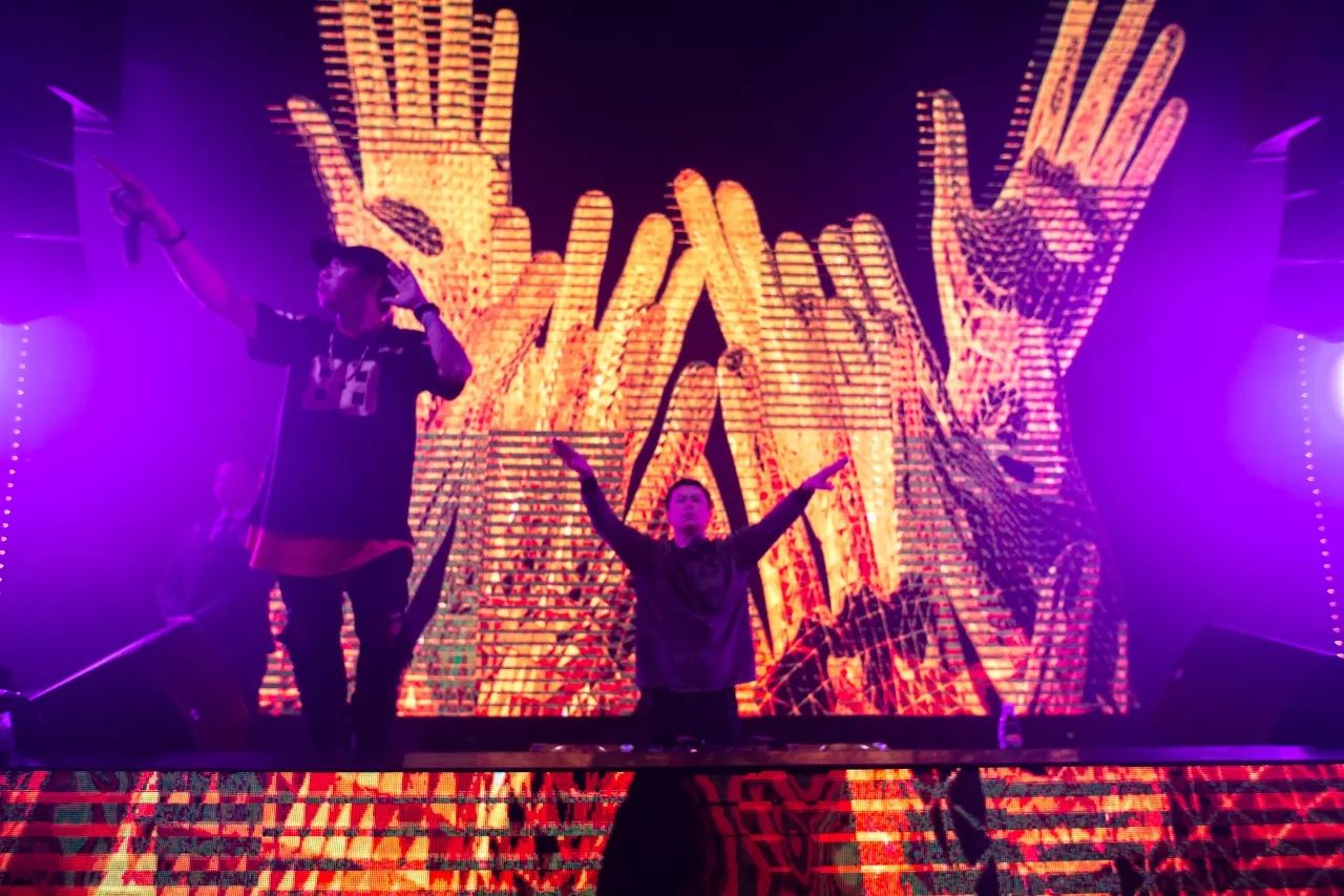 成都最高的酒吧,佳酿、美女、电音、轰趴,这个圣诞在这都能找到