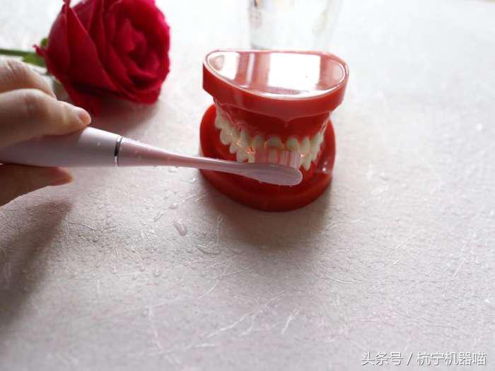 改变刷牙方式？只要一支OcleanOne智能牙刷就可以了