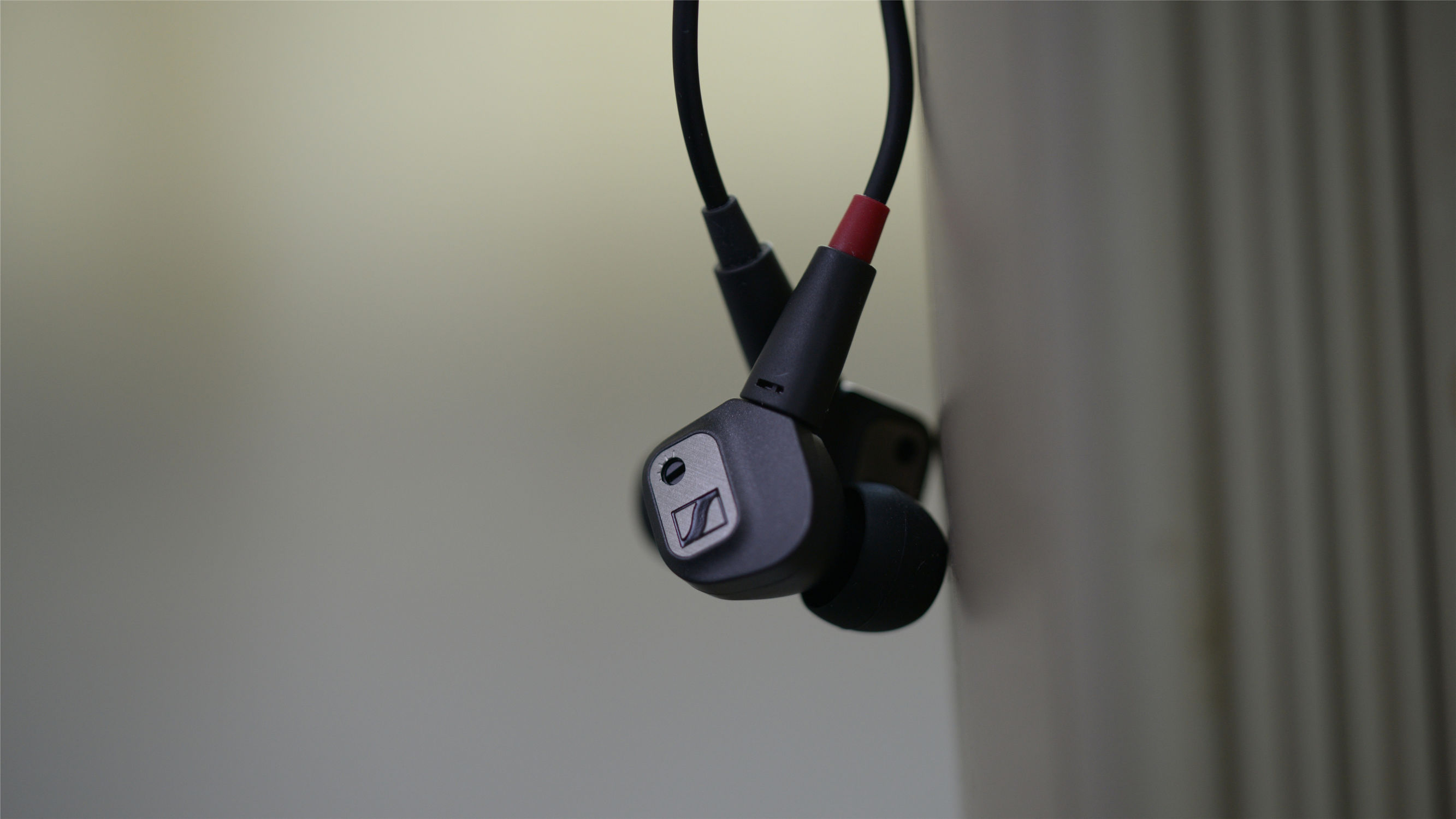 森海塞尔IE80S使用感受，对比拜亚动力谢兰图和hifimanre800