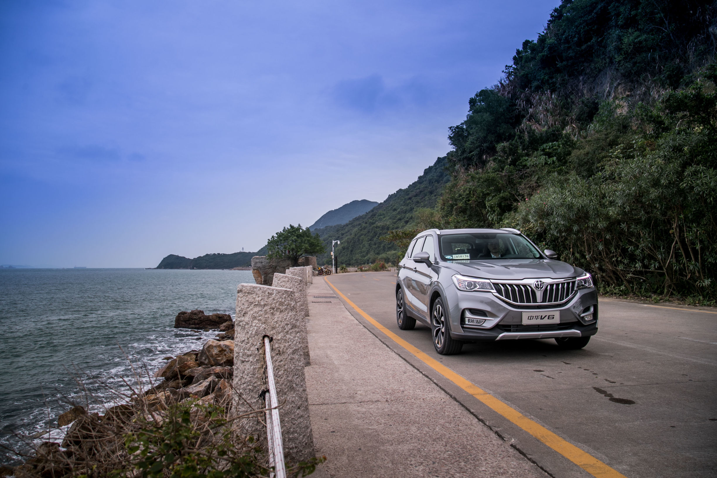 华晨中华v6是什么车型,华晨中华v6怎么样