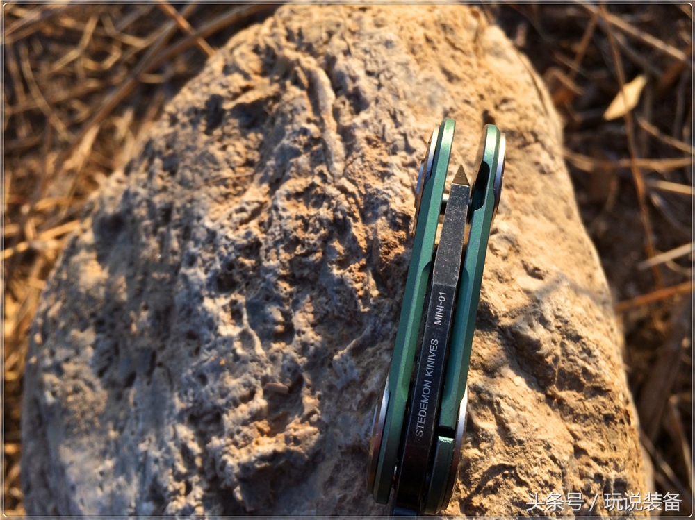 一把小刀的玩具,一把小巧的小刀