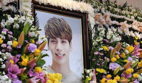 张艺兴现身韩国悼念金钟铉,张艺兴悼念李玟