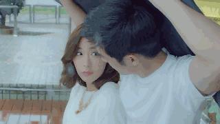 约会过程中和女人牵手的靠谱方法,约会的100种撩人小技巧